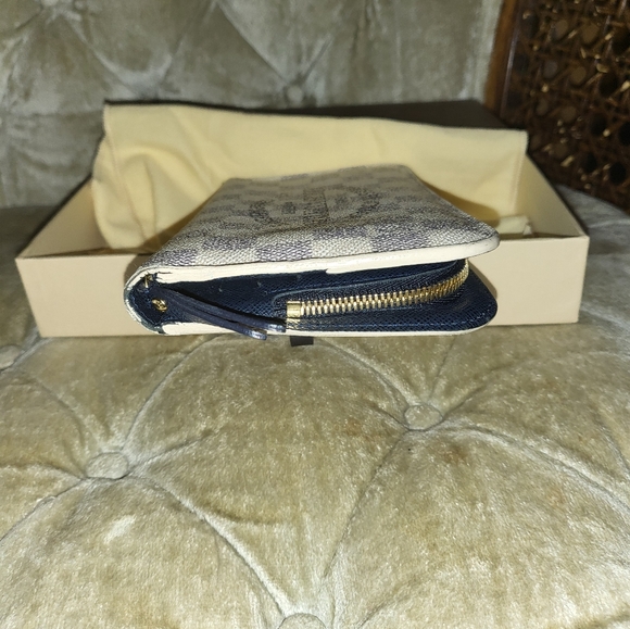 (SOLD)Authentic Louis Vuitton Azur Insolite wallet - Picture 4 of 16